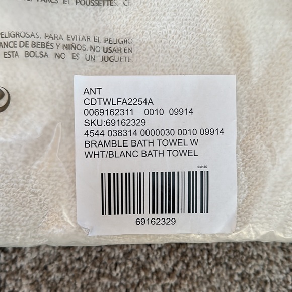 NEW Anthropologie Bramble Bath Towel •• White - Picture 3 of 5